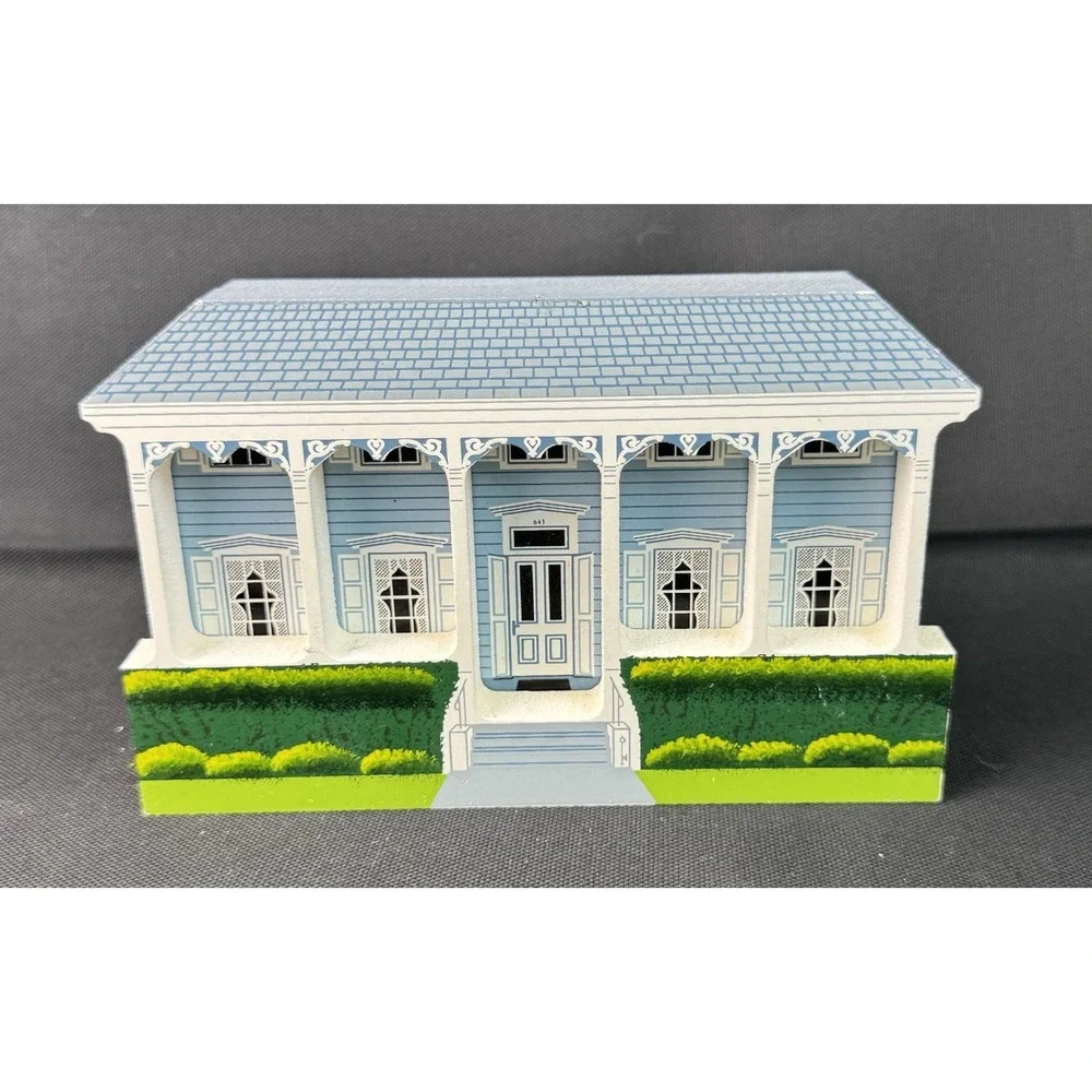 Vintage  1995 Eyebrow House Key West Florida Wooden Decorative Shelf Sitter